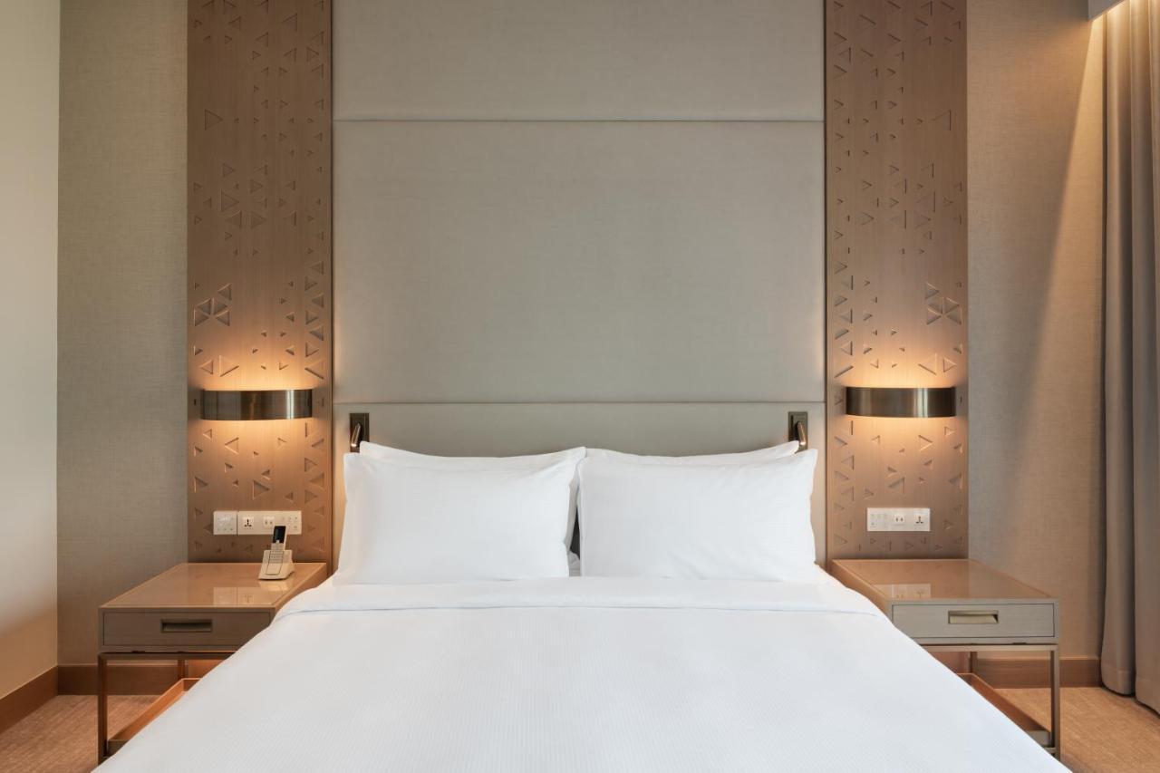 Palace Beach Resort Fujairah Exterior photo A bedroom at the hotel